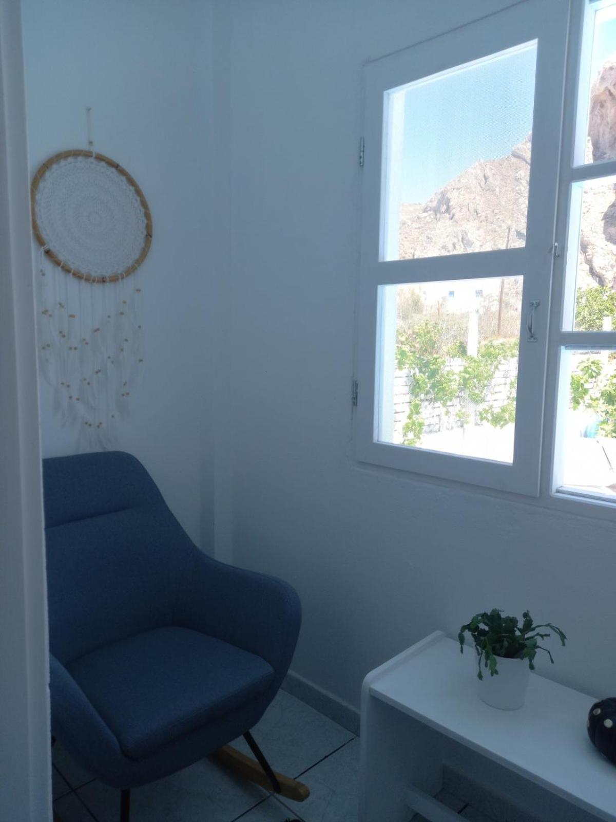 Three Harites Aparthotel Perissa  Rum bild