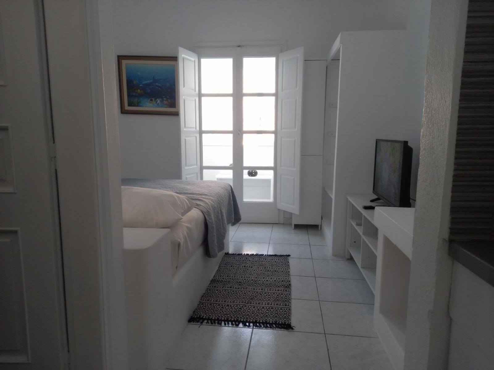 Three Harites Aparthotel Perissa  Rum bild