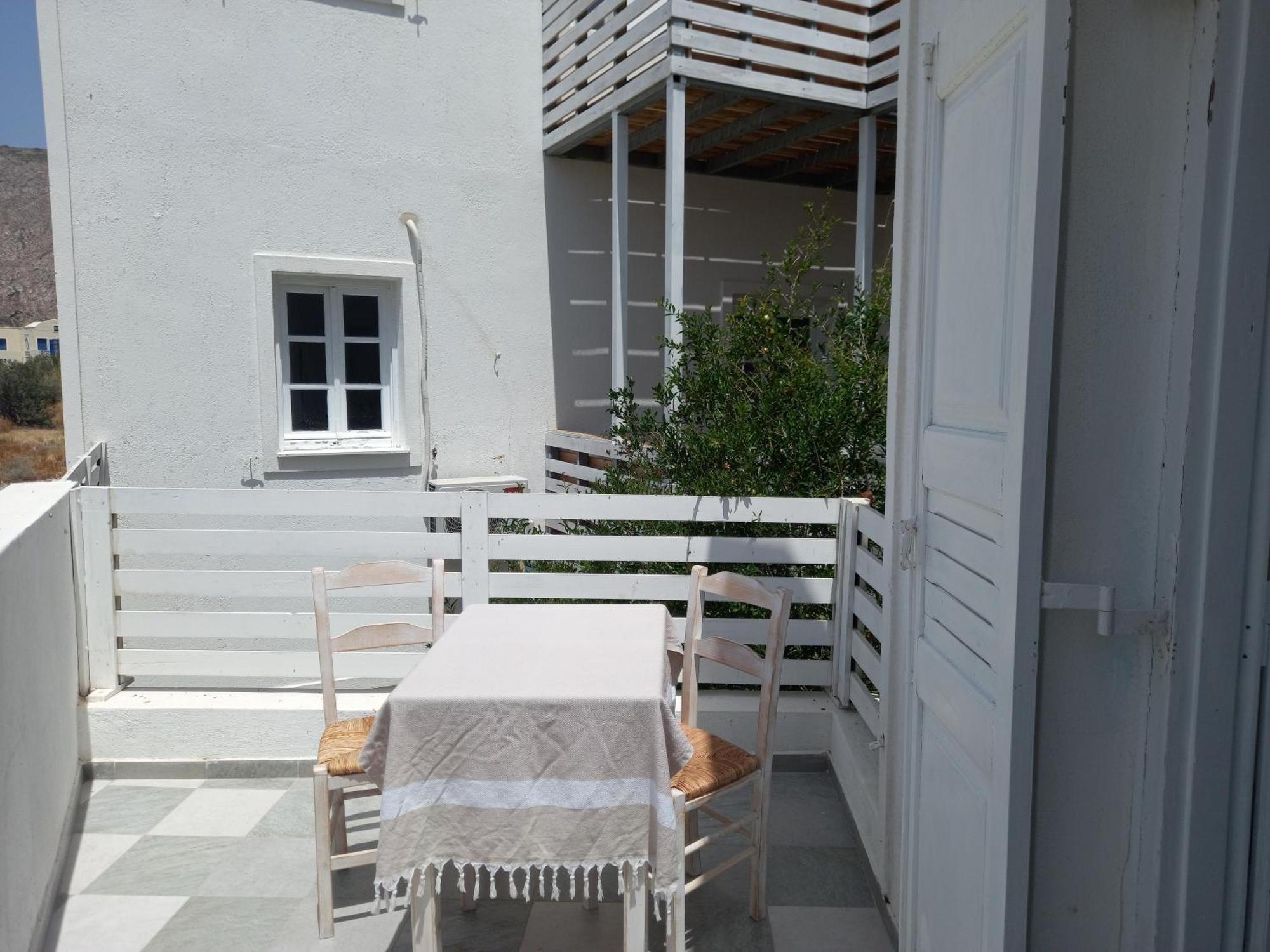 Three Harites Aparthotel Perissa  Rum bild